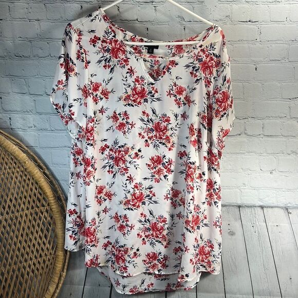 Torrid floral blouse  - Picture 2 of 8